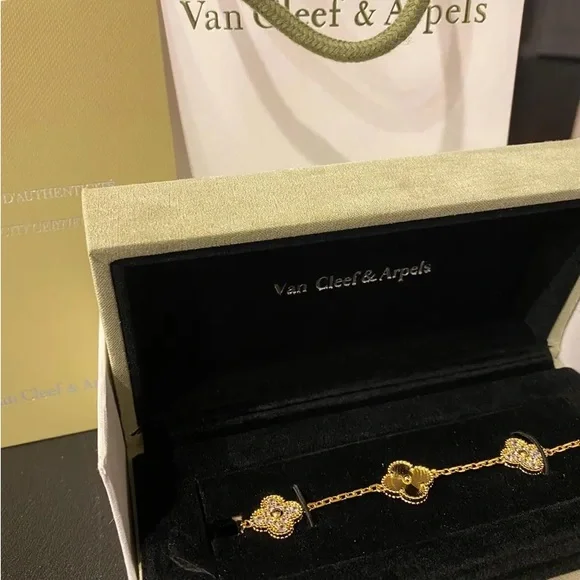 Van Cleef & Arpels Alhambra Vintage Bracelet (Full Set) - Picture 2 of 6